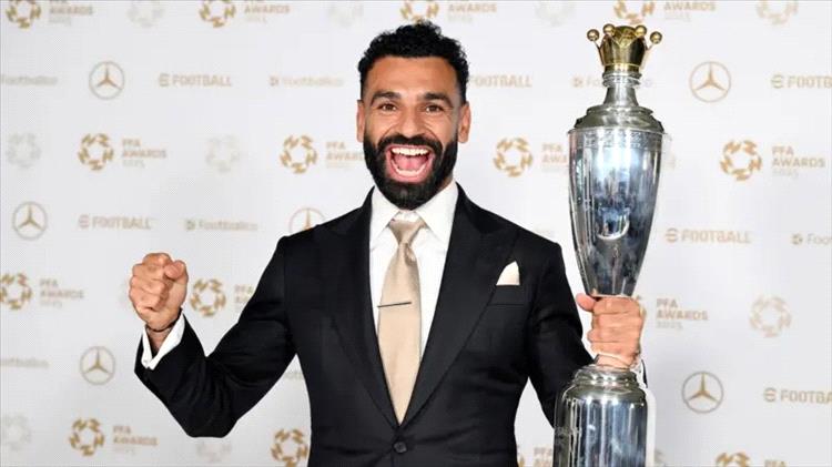 محمد صلاح يتوج بجائزة أفضل لاعب بالدوري الإنجليزي لعام 2025