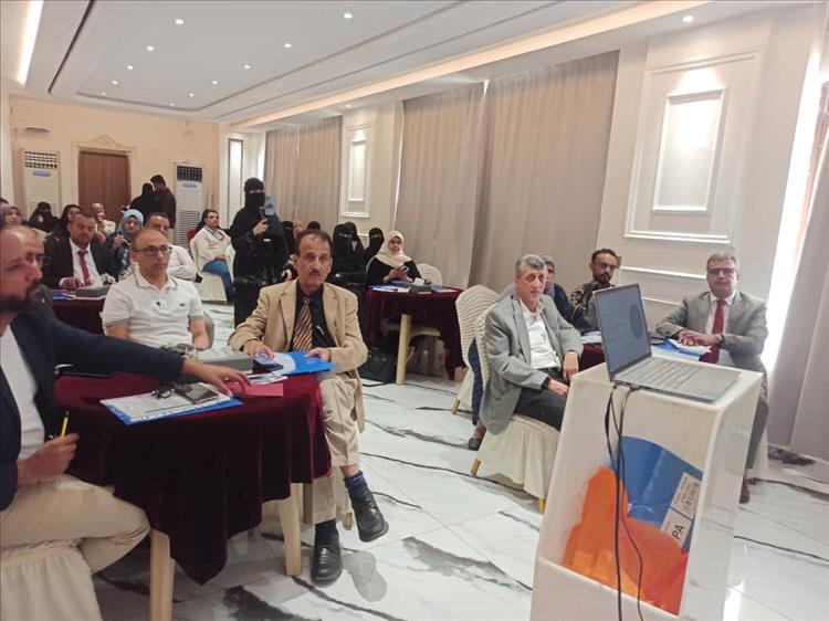 رئيس هيئة المواصفات ورئيس الغرفة التجارية يشاركان ورشة عمل لتنمية الأسر المنتجة في عدن