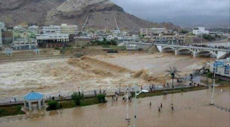 فنان عُماني ينقذ مواطناً من الغرق في سيول حضرموت