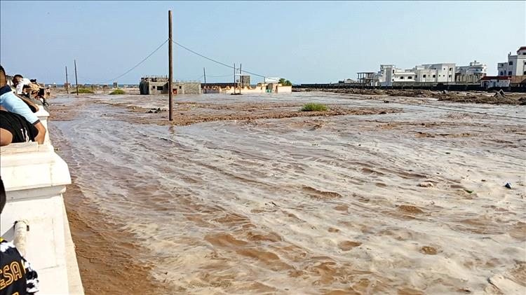 السلطة المحلية في البريقة بعدن تعلن إن المديرية منكوبة وتدعو للتدخل العاجل