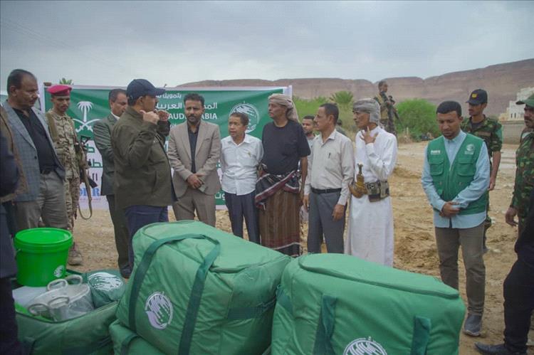 مركز الملك سلمان يواصل تدخله الإنساني لدعم المتضررين من الأمطار والسيول في مديريات الوادي