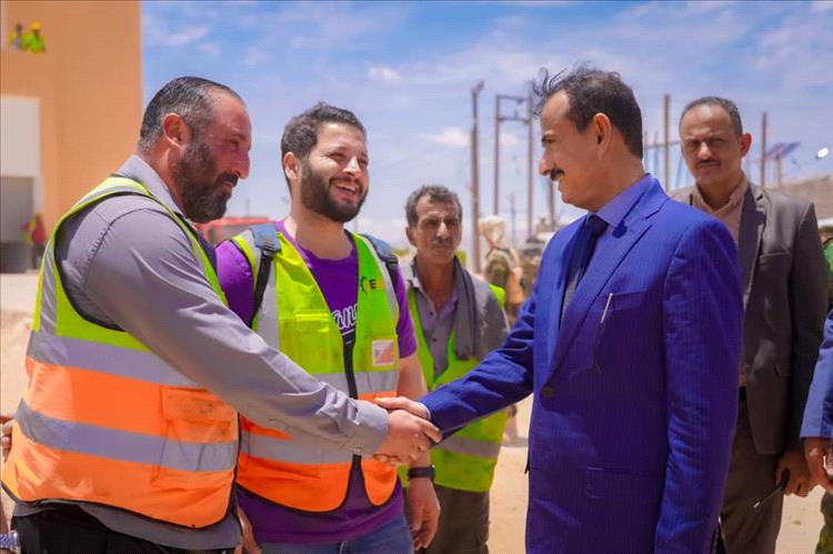 بن الوزير يثمن نجاح التشغيل التجريبي للمحطة الشمسية المقدم من الإمارات