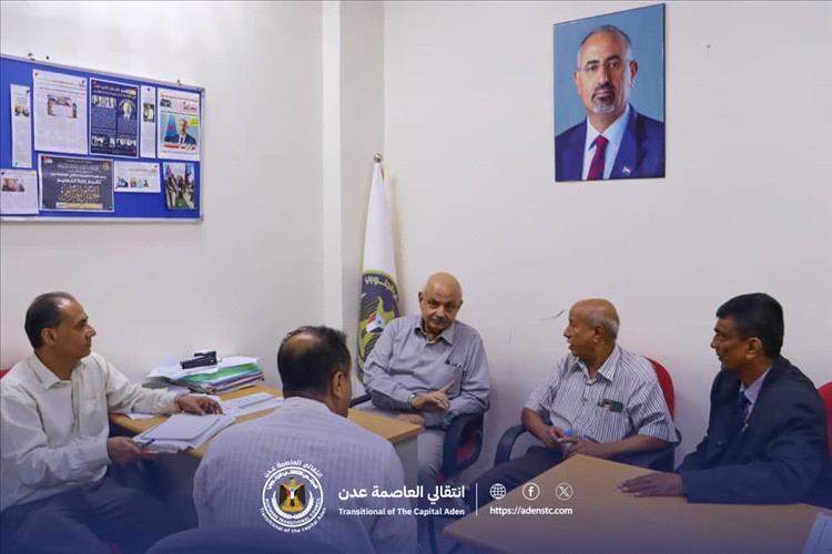 فريق التوجيه والرقابة الرئاسي بالمجلس الانتقالي يزور انتقالي عدن ويبحث سبل تعزيز الأداء الإداري والخدمي