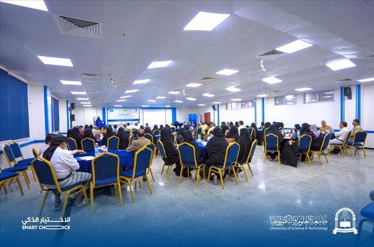 كلية العلوم الإدارية والإنسانية تنظم الملتقى التدريبي القيادي لمديري المدارس الحكومية والخاصة