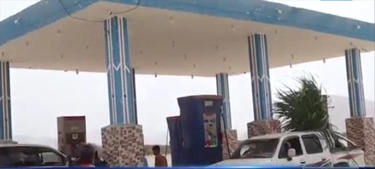 محطات الوقود بالمحفد تلتزم بتسعيرة شركة النفط الجديدة