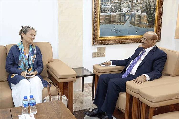 محافظ البنك المركزي يبحث مع السفيرة الهولندية تطورات الأوضاع المالية والاقتصادية