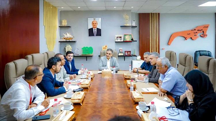 وزير الدولة محافظ عدن يترأس اجتماعاً لمناقشة تداعيات كارثة السيول