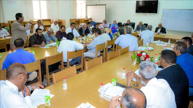جامعة عدن تطلق برنامج ماجستير جديد في الإنجليزية التجارية الدولية