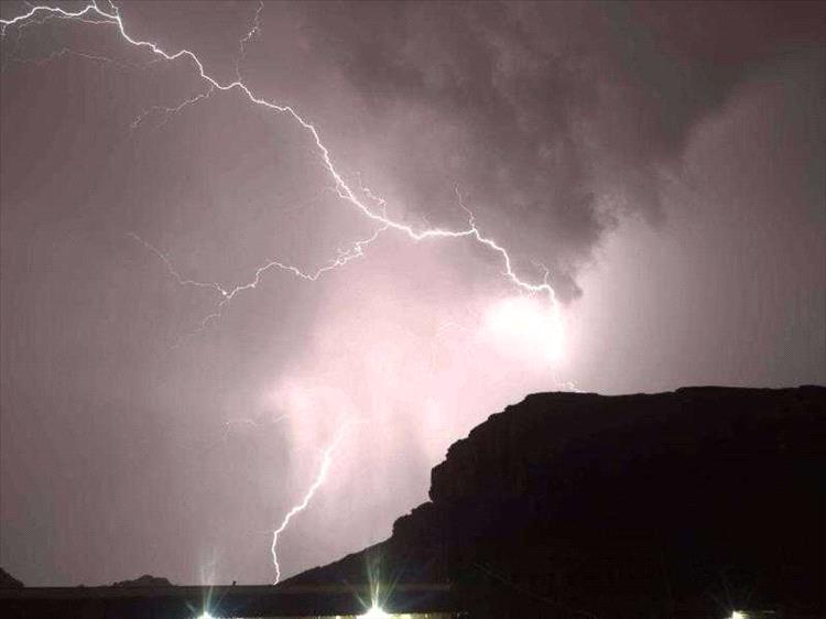 إثر صاعقة رعدية.. وفاة طفلين في ريمة