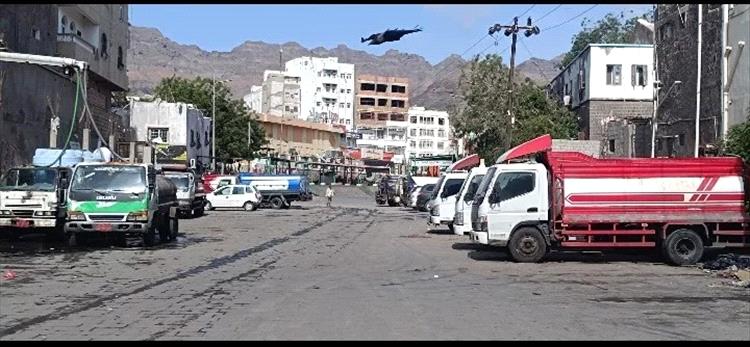 مناشدة لضبط أسعار "بوز الماء" في عدن