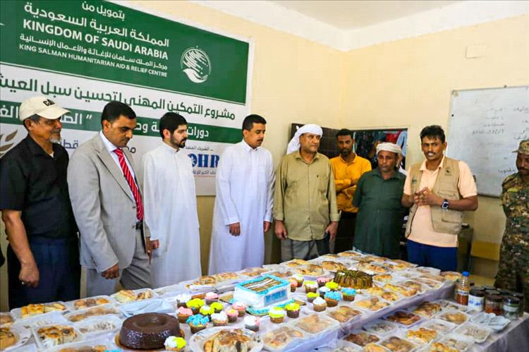 وكيل سقطرى يطلع على سير الدورات التدريبية لمشروع التمكين المهني