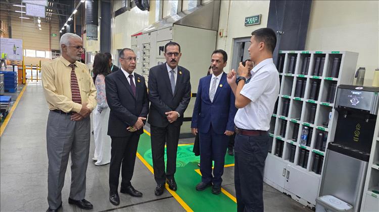 وفد حكومي برئاسة وزير الصناعة يزور المصانع والشركات الصينية الكبرى في مقاطعة نينغشيا