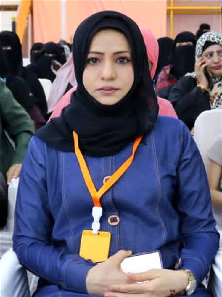 عقب نزول الصرف..  وكيلة محافظة تعز تتابع ميدانياً تسعيرات الأدوية