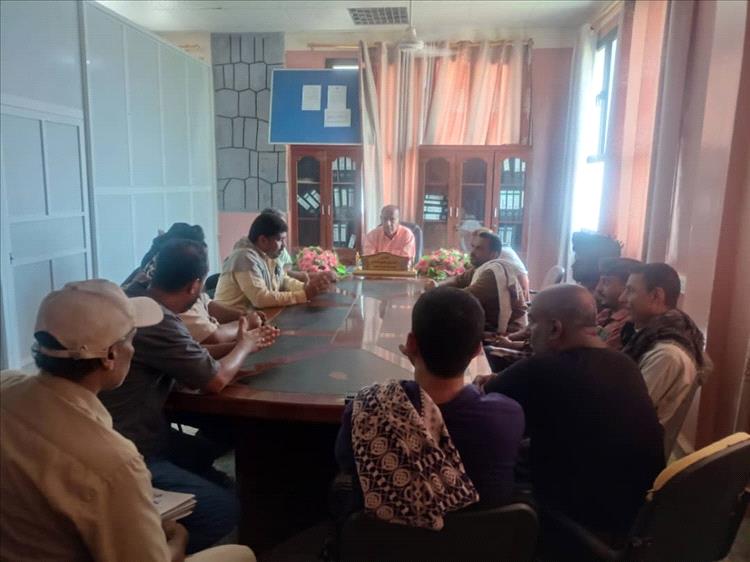 مدير عام زنجبار يلتقي مالكي محطات المياه الصحية ويقر تسعيرة جديدة