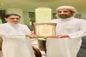 الشيخ سالمين الجابري يُكرّم اللواء البحسني "بدرع حفظ الاستقرار"