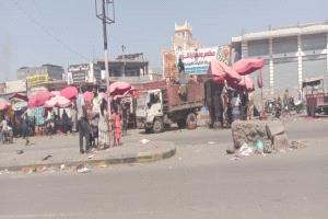 ردفان... حملة مشتركة لإزالة العوائق وتحسين النظافة في شوارع مدينة الحبيلين