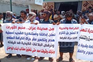 مسيرة جماهيرية بعزان تأييداً لحراك الكرامة السلمي وتنديد بالاستهدافات الأخيرة