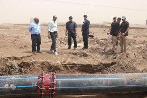 نائب وزير المياه وامين محلي عدن يطلعان على أضرار السيول بمديرية البريقة