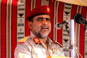 قائد لواء الاحقاف يهنئ العميد محمد عمر اليميني بانتصار العدالة