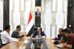 محافظ حضرموت يترأس اجتماعا لمناقشة الصعوبات التي تواجه قطاع الكهرباء بالمحافظة