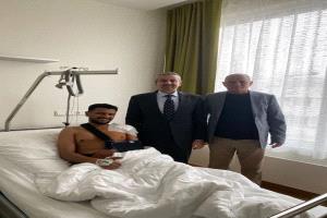 زيارة السفير والملحق العسكري لقائد اللواء الثاني دعم وإسناد بعد خضوعه لعملية جراحية في ألمانيا