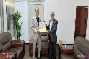 الوزير الزعوري يكرّم قيادة مكتب الشؤون الاجتماعية والعمل بمحافظة تعز