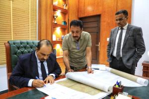محافظ حضرموت يُعمد مخطط مشروع مدينة عبدالعزيز عبدالمحسن الراشد السكنية الخيرية لذوي الدخل المحدود ومنشآت تنموية بمديرية الشحر