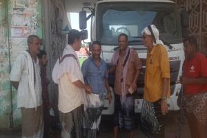 مدير عام الشباب والرياضة بلحج يشرف على حملة شفط مياه الأمطار من ملعب معاوية بالحوطة