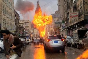 الحوثي يوجه قادته بمغادرة منازلهم ووقف استخدام الموبايل.. مصادر تكشف