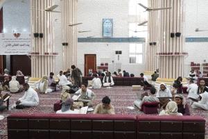 عدن تحتفي بيوم السرد القرآني الثاني بمشاركة 260 حافظًا وحافظة وبرعاية رسمية