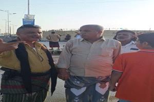 قائد المنطقة الأمنية الثامنة يتفقد طريق الحسوة المقطوع بسبب السيول