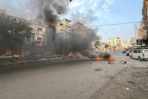 محتجون غاضبون يعتدون على محلات تجارية في تعز