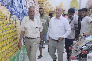 بتوجيهات الداؤودي .. إستمرار حملة الرقابة على أسعار المواد الغذائية والوجبات وأوزان الروتي في المنصورة بعدن