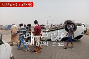 حادث مروري مروع في خط الجسر بعدن(فيديو)