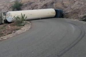 انقلاب قاطرة غاز ووفاة سائقها في محافظة شبوة