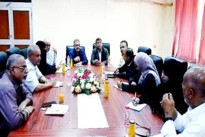 اجتماع مشترك بعدن يناقش تنسيق الجهود المشتركة لضبط الاسعار