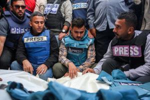 ارتفاع عدد شهداء الصحفيين الفلسطينيين في غزة إلى 237 بعد اغتيال خمسة منهم بقصف إسرائيلي مباشر
