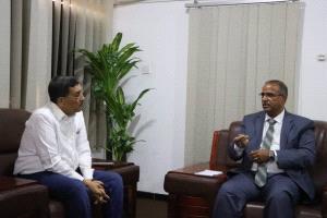 الوزير الزعوري يبحث مع السفير بن سفاع تحديات العمل الخيري في بلادنا