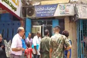 بتوجيهات مدير عام مديرية التواهي،، استمرار الحملة الرقابية لضبط الأسعار وأوزان الروتي في التواهي بعدن