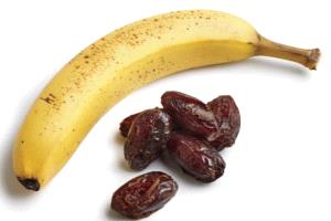 الموز أم التمر.. أيهما الأفضل لمرضى السكري؟ دراسة توضح الفوائد والمخاطر