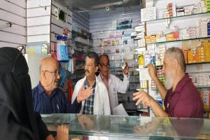 فرق التفتيش والرقابة الصحية بعدن تنفذ حملات رقابية لضبط اسعار الأدوية في جميع المديريات