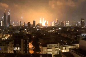 عاجل.. هجوم صاروخي على تل أبيب ودوي انفجارات عنيفة وسقوط مصابين