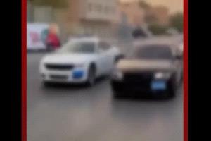 تفحيط متهور وسط شوارع الرياض.. القبض على مقيمين يمنيين لتورطهم بإستعراض خطير ونشره على مواقع التواصل