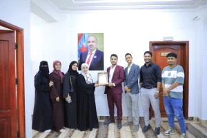 اتحاد طلاب جامعة عدن يزور رئيس هيئة الشباب ويكرم رئيس دائرة المرأة في الأمانة العامة لهيئة رئاسة الانتقالي
