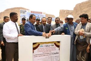 بتمويل من مؤسسة صلة للتنمية.. محافظ حضرموت بن ماضي يضع حجر الأساس لمبنى مركز فاطمة بابطين الطبي بالقطن (المرحلة الأولى)