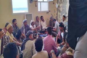 مدير عام ذو باب المندب يوقع محضر اتفاق لضبط الأسعار بالتوازي مع تحسن صرف العملة الوطنية