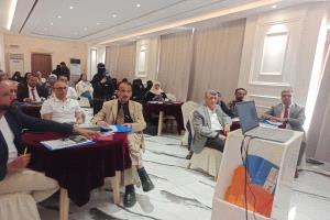 رئيس هيئة المواصفات ورئيس الغرفة التجارية يشاركان ورشة عمل لتنمية الأسر المنتجة في عدن