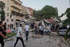 زلزال بقوة 6.1 درجة يضرب غرب تركيا ويهز إسطنبول وإزمير