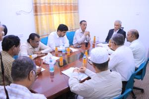 نيابة سيئون ومكتب وزارة الصحة يغلقون عدد من المنشآت الطبية والصيدلانية بمدينة سيئون