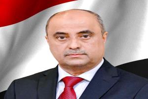 رئيس الوزراء يتابع جهود التعامل الأضرار الناجمة عن المنخفض الجوي في عدن